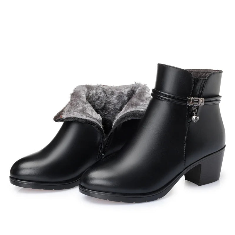 Boots Black Plush