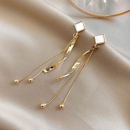 Trend Simulation Pearl Long Earrings Female