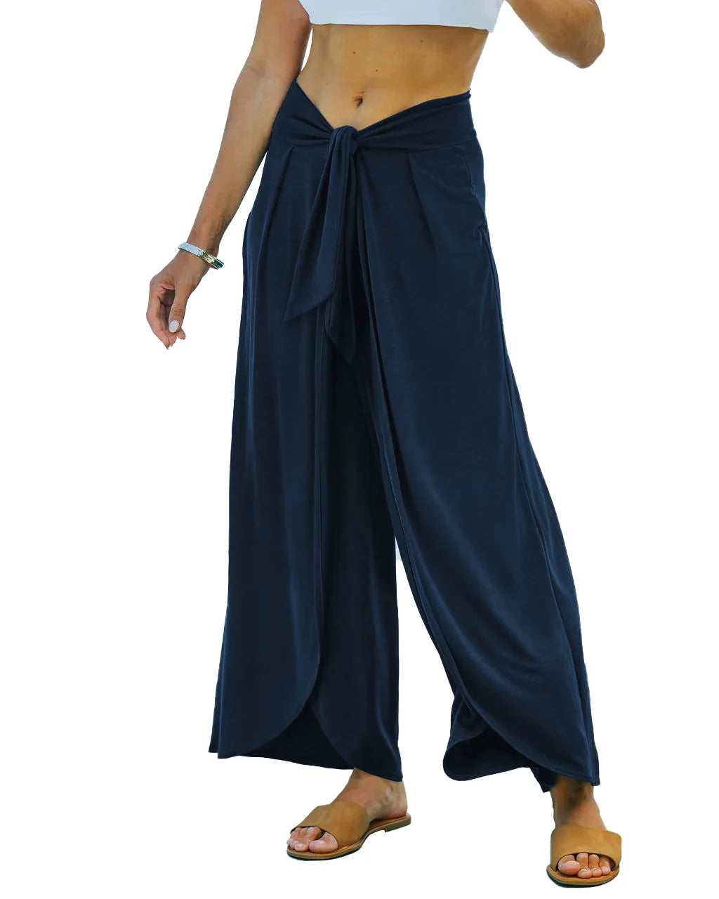 Pantalón ancho azul marino con lazo en la cintura de mujer