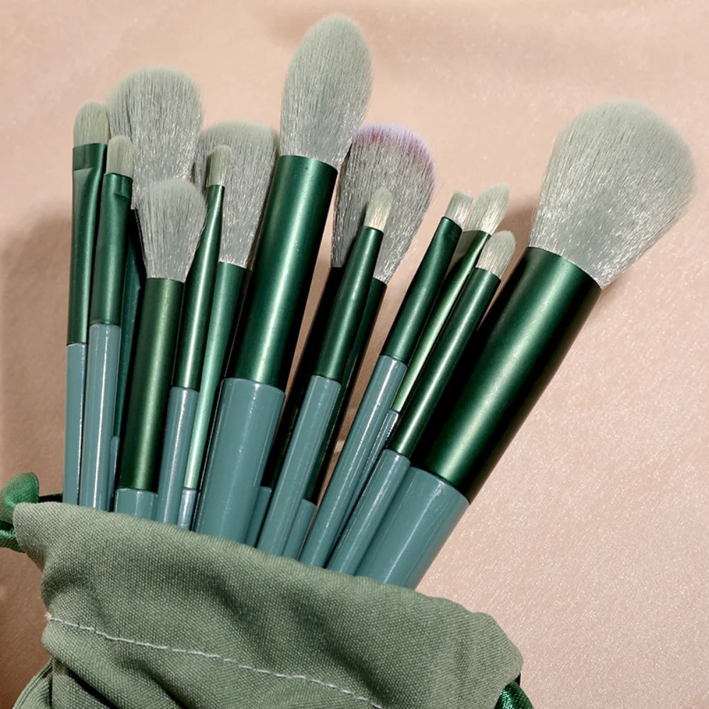 Brochas de maquillaje verde con bolsa