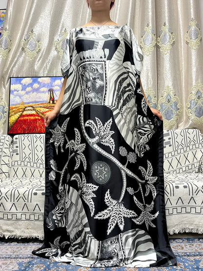 Abaya con estampado floral negra y blanca