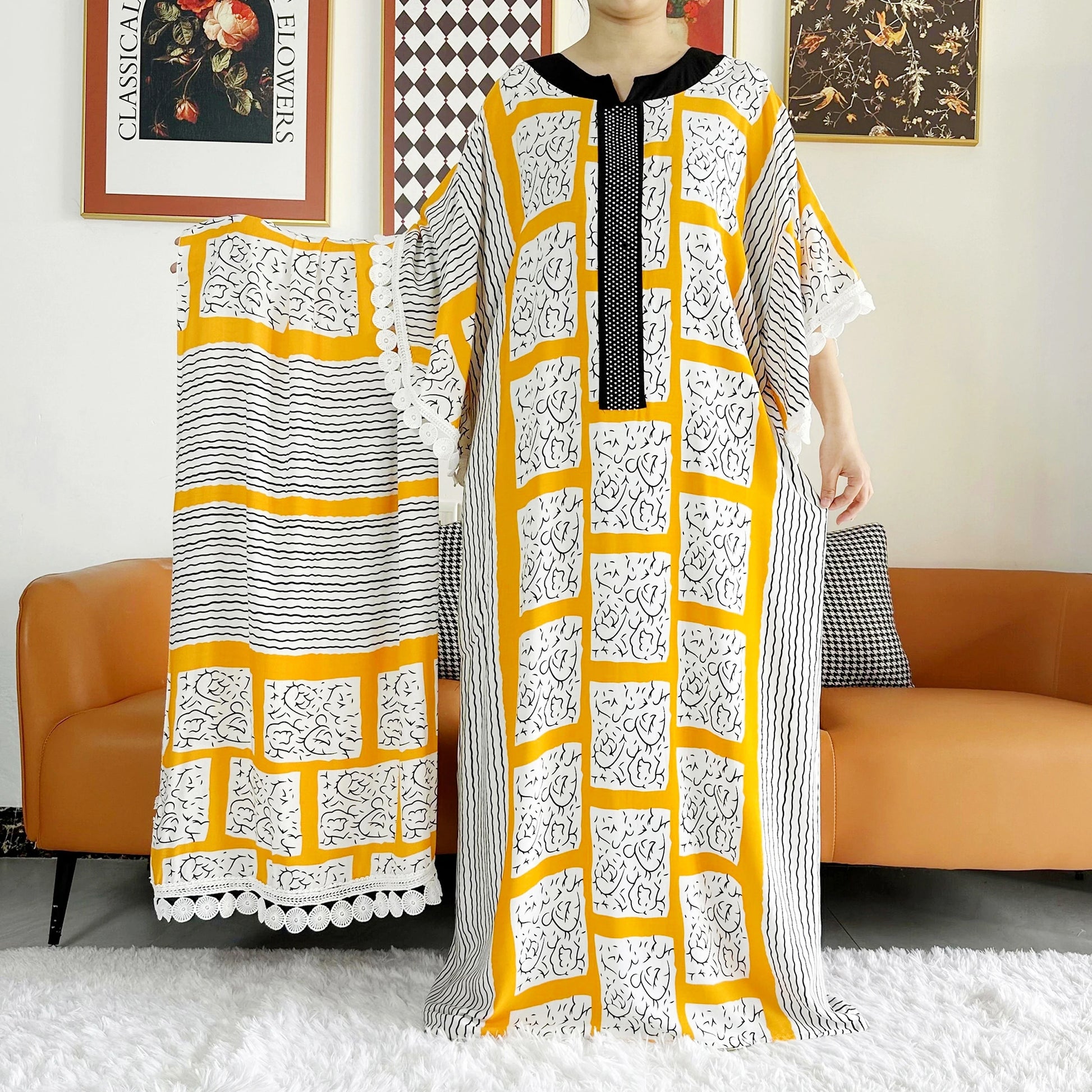 Abaya con hiyab blanca y amarilla