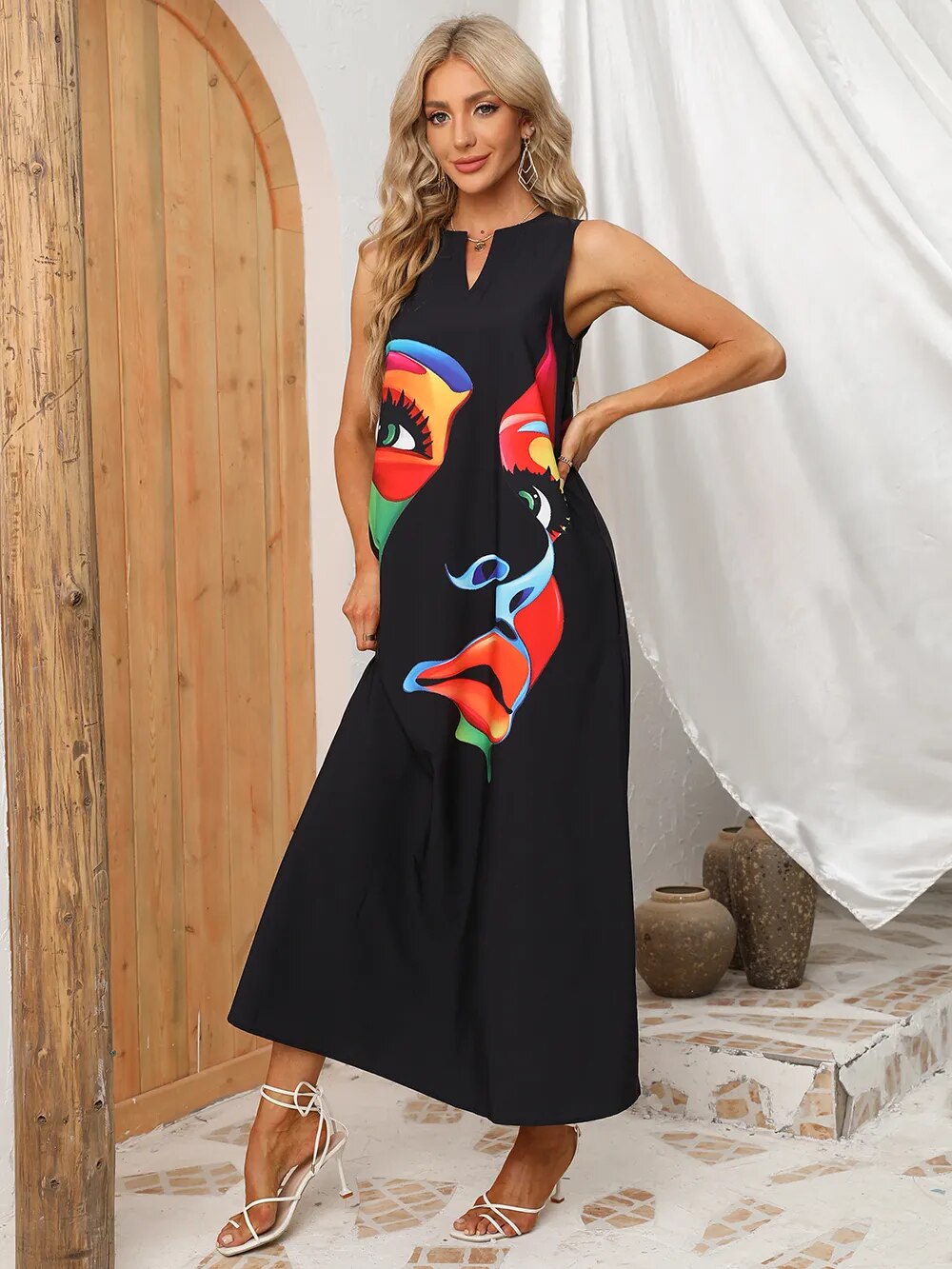 Vestido largo negro con dibujo multicolor