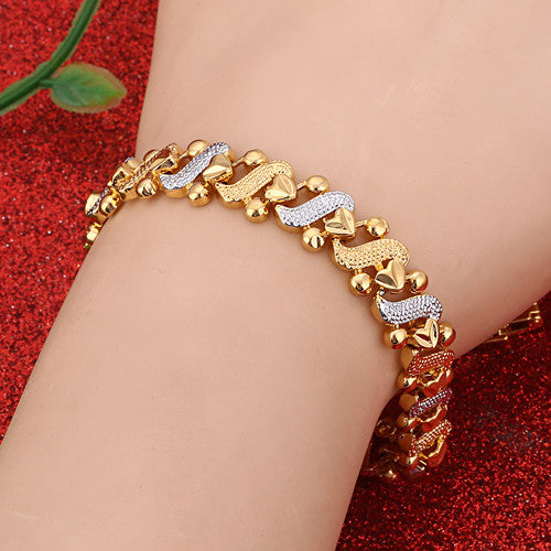 24K Vacuum Plated Luxury Design Gold Color Heart Pattern Cuff Bracelet